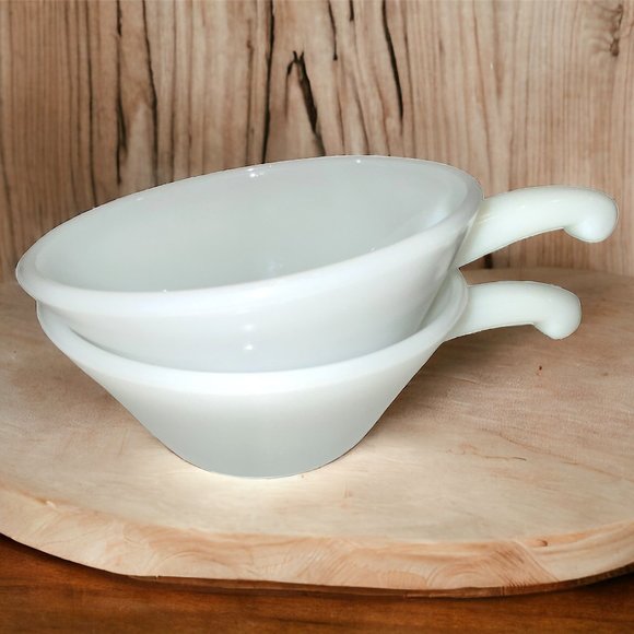 2 Vintage Anchor Hocking Milk Glass Bowl Dishes with Handles - Picture 1 of 7